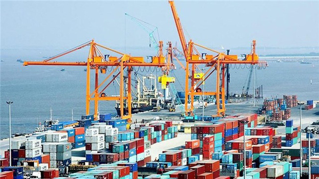 Export port and shipping containers